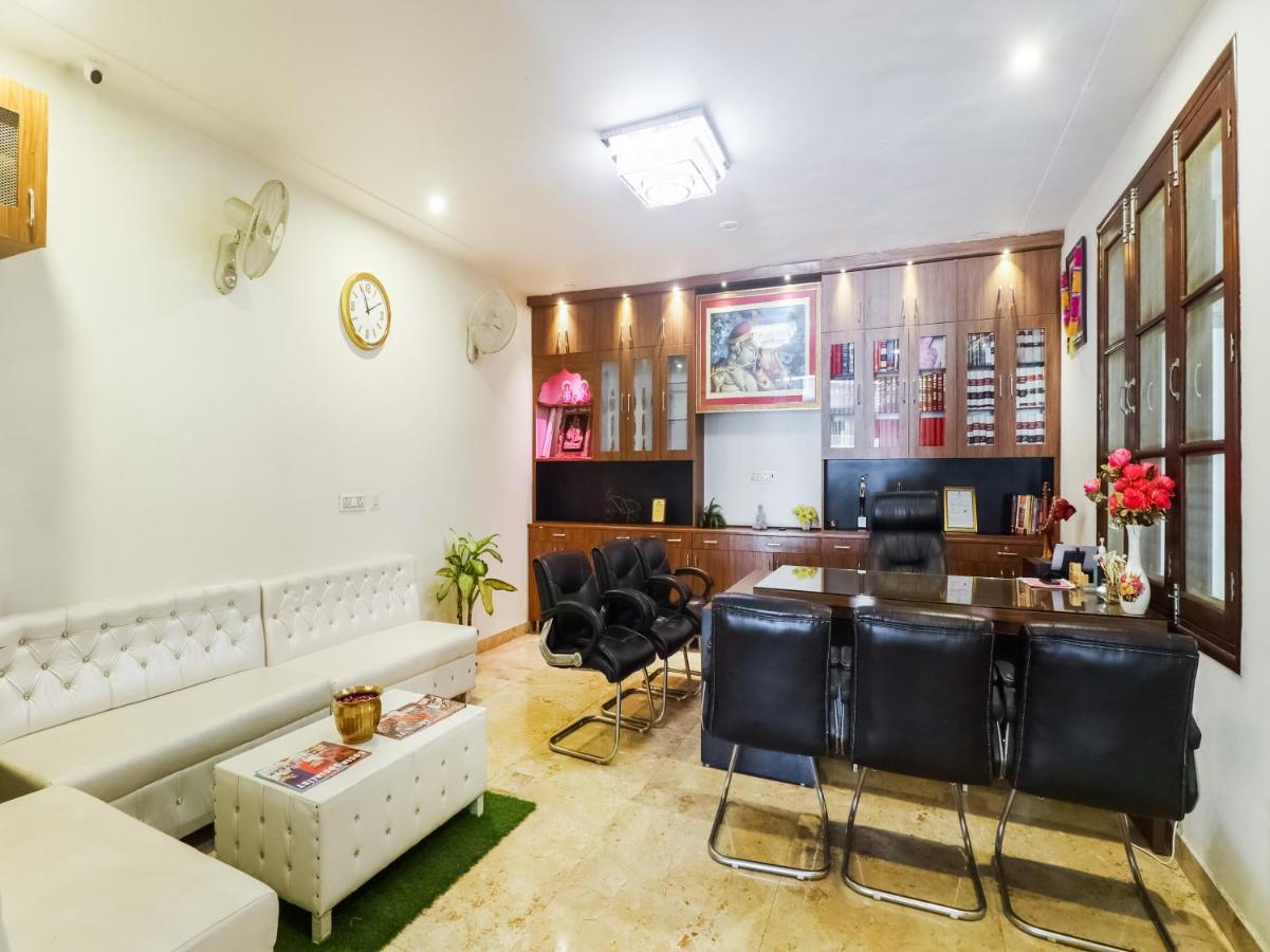 Oyo Lck1233 Rivaaj Palace 勒克瑙 外观 照片